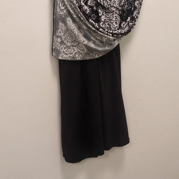 Stunning Halter Dress with Floral Design - Picture 5 of 13